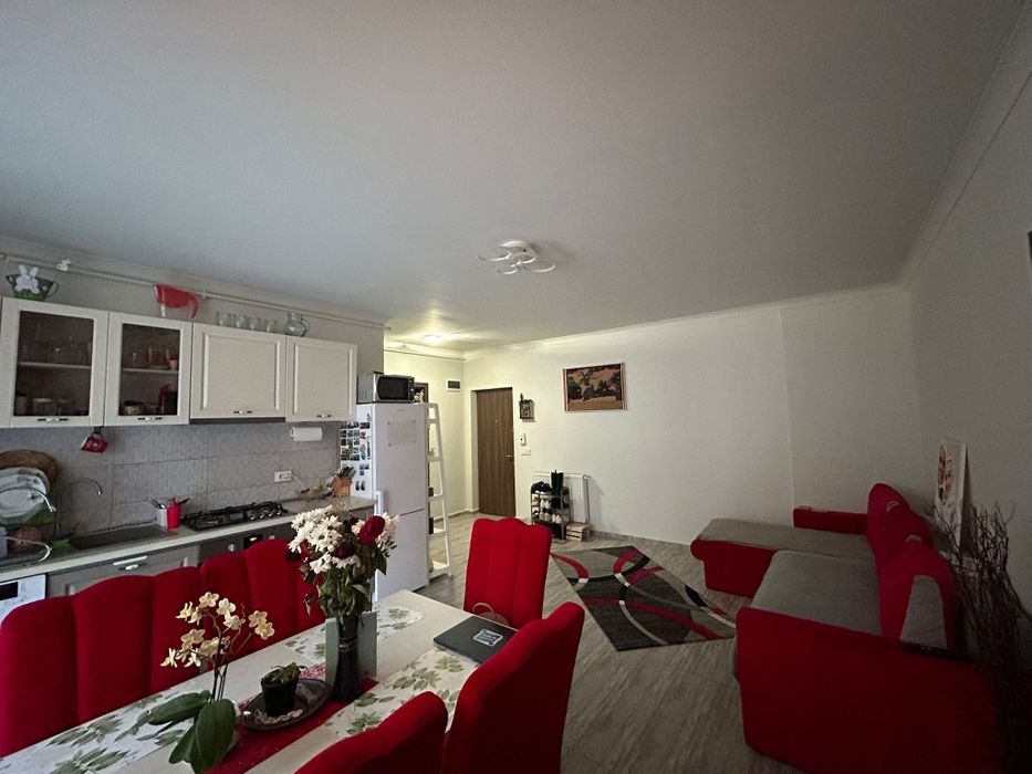 Inchiriez apartament 3 camere