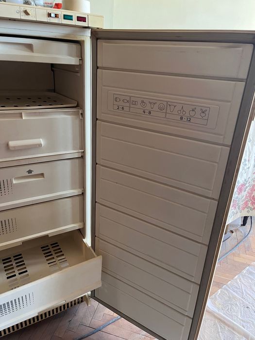 Продавам стар фризер