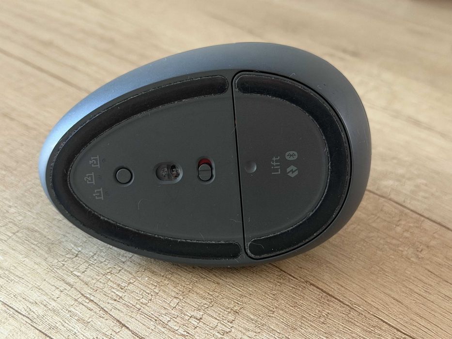 Logitech Lift Vertical – Ергономична мишка (Graphite)