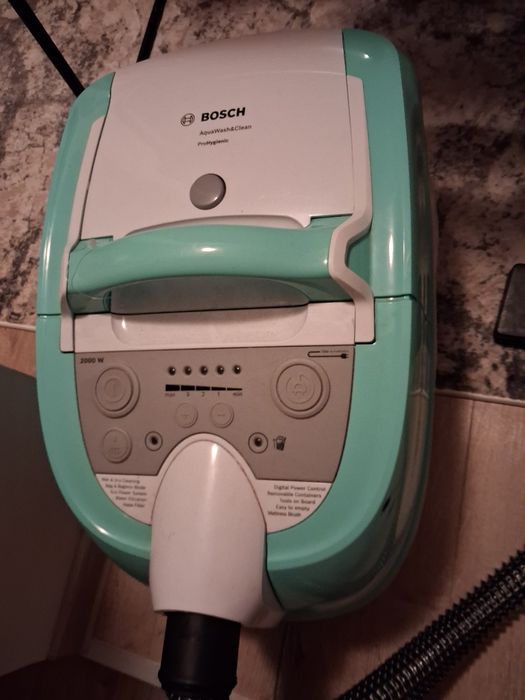 Vând aspirator Bosch