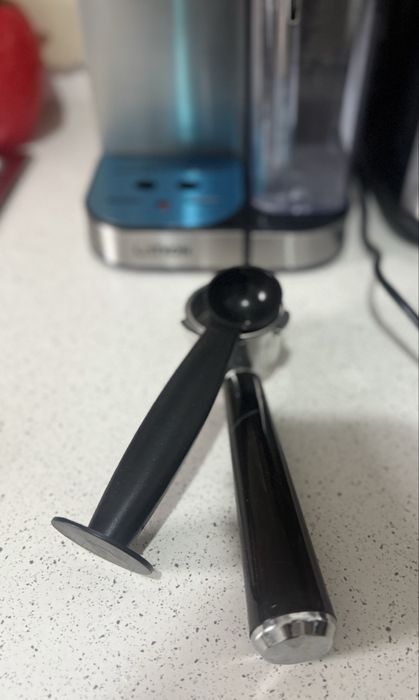 Espressor cafea semiautomat cu tot cu accesorii si garantie