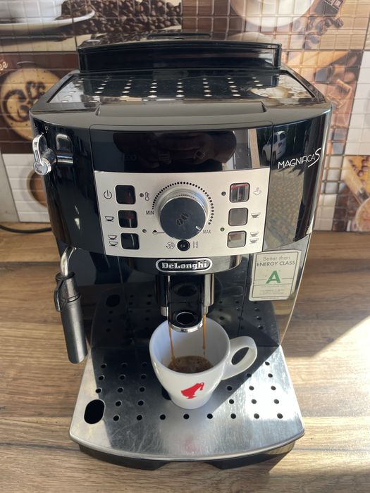 Aparat expresor cafea Delonghi Magnifica S