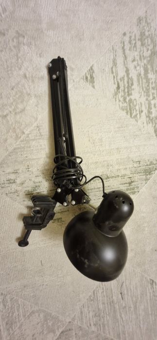 Продам лампу настольную