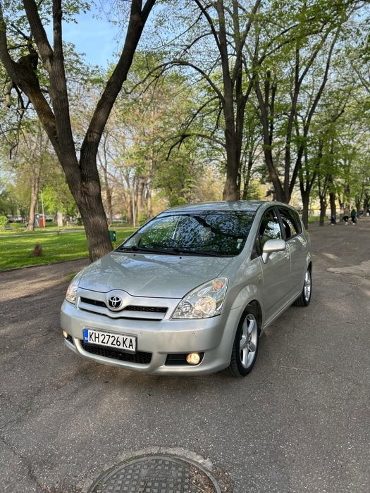 Toyota Corolla verso 2.2 177к.с D-4D