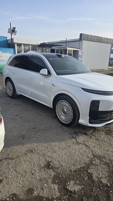 Ли макс сотилади