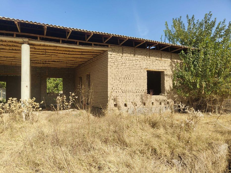 Продаётся участок 8 соток с домом в Ташкентской области