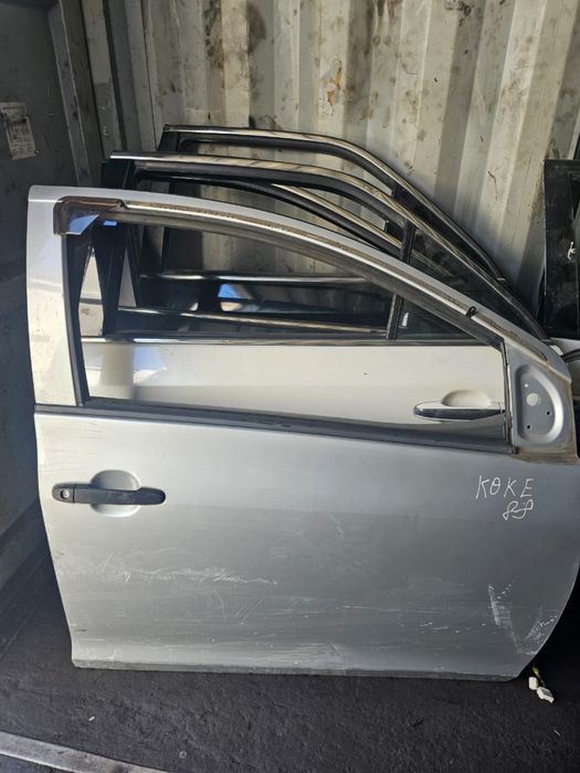 Дверь на Тайота Ярис седан