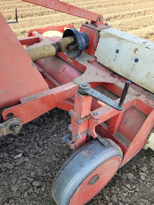 Vând freza de rebilonat pe 2 rânduri