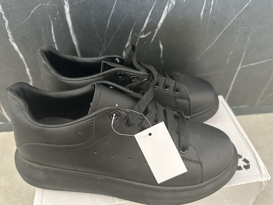 Adidași sport , noi