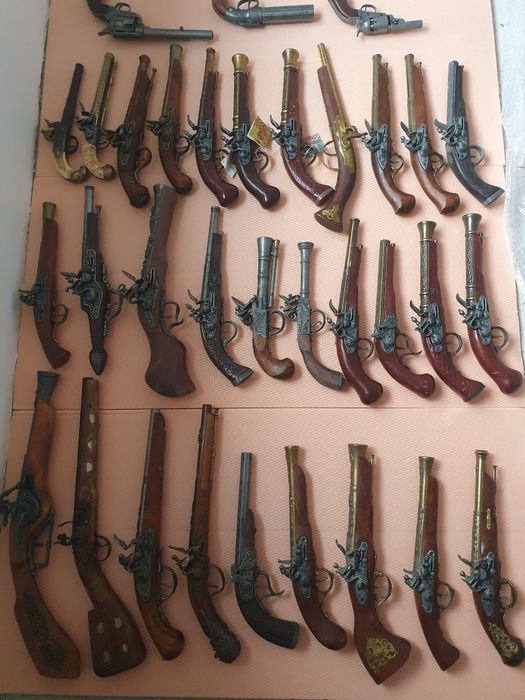 Pistoale,pusti panoplie etc