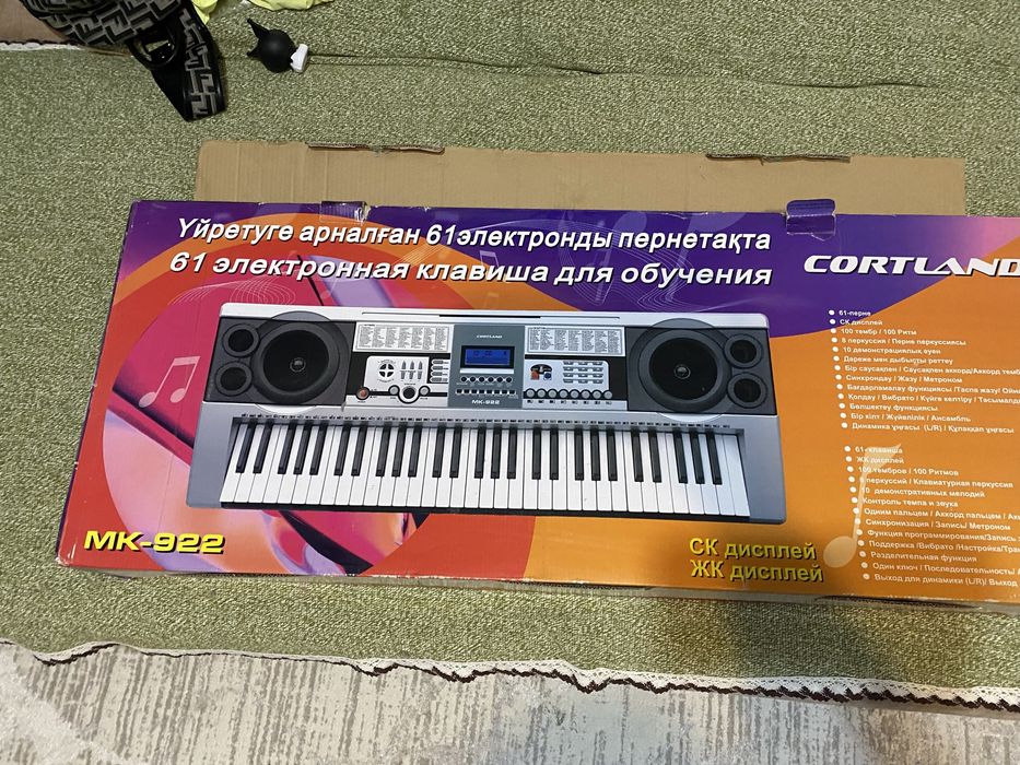 Синтезатор МК922