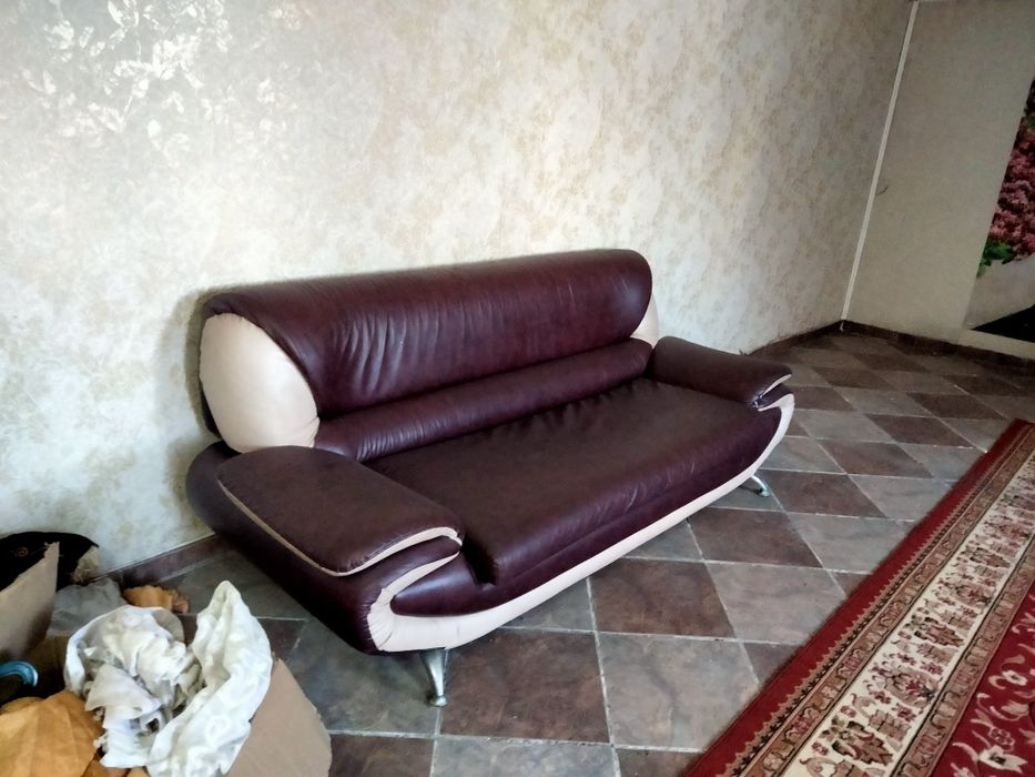 Кожанный уголок Диван+кресло