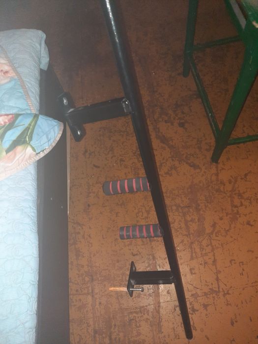 Турник и одеяло тёплые