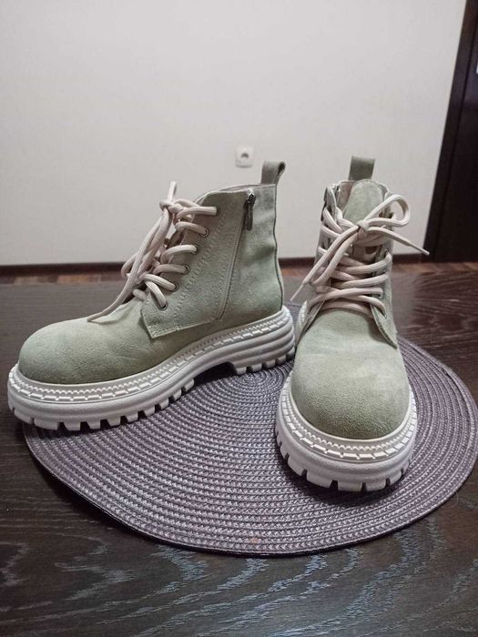 Продавам нови боти, набук