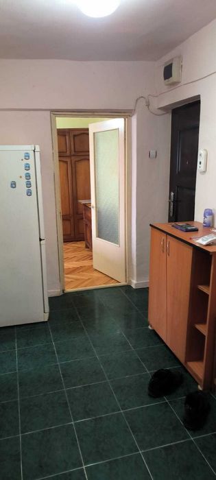 Strehaia - Vând apartament 2 camere,  blocul deasupra de Autogiva, Etaj 3, Suprafaţă utilă 50 mp+7mp balcon, mobilat şi utilat
