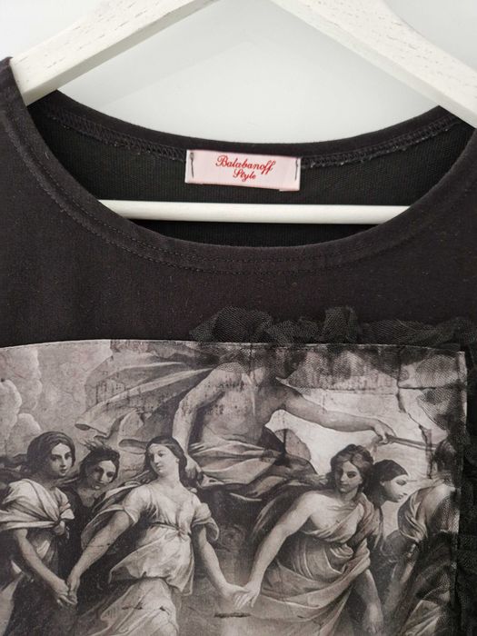 Tunica cu tablou renascentist pe piept