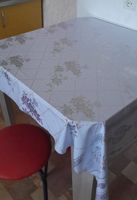 Продаю стол компактный