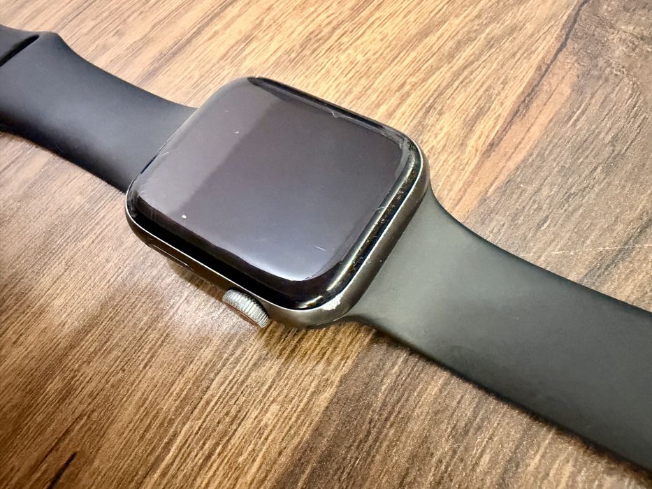 Apple Watch SE 44 mm GPS – 3 brățări + încărcător
