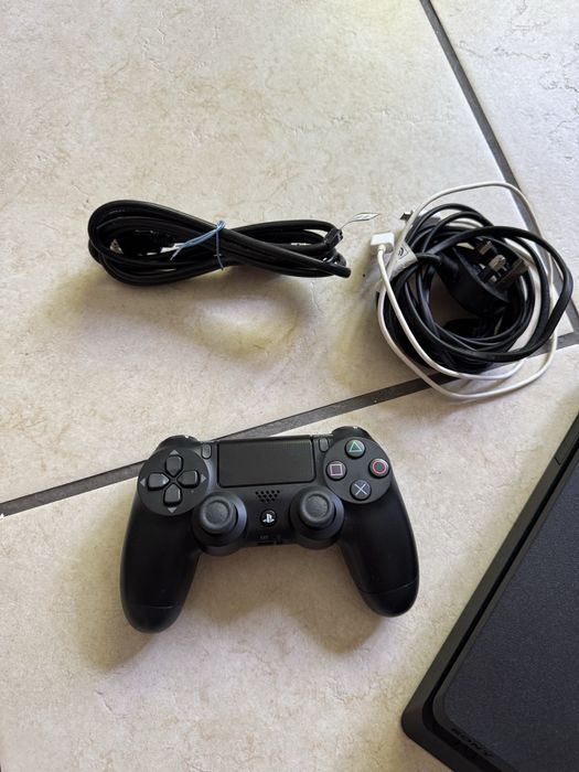 Playstation 4 ps4 de 500gb si 5 jocuri