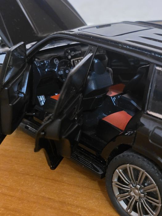 Продам модельку Lexus  lx600