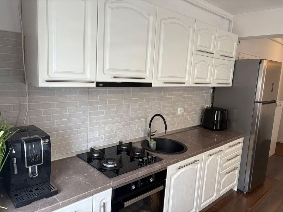 Vand mobila de bucatarie