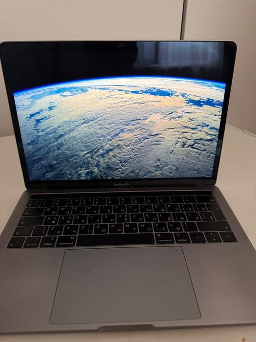 MacBook Pro
13-inch, 2019, Four Thunderbolt 3 ports