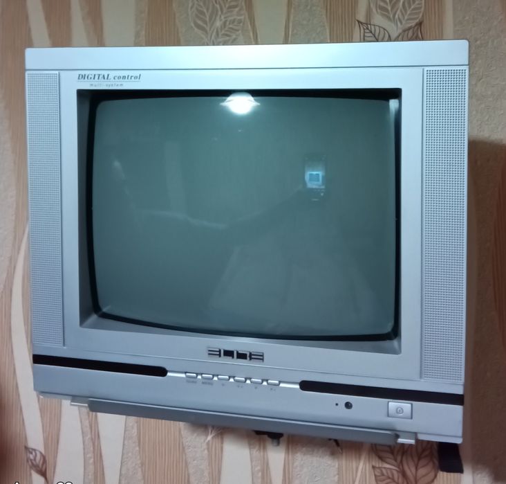 Телевизор Елите работи .