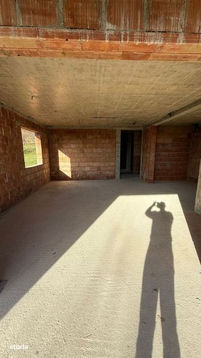 Casa la rosu in Grosi, 144 mp construiti, teren 536 mp, priveliste sup