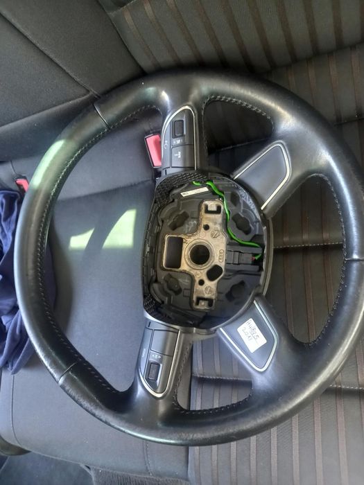 Vând volan cu comenzi fără airbag audi a4 b 8. 5