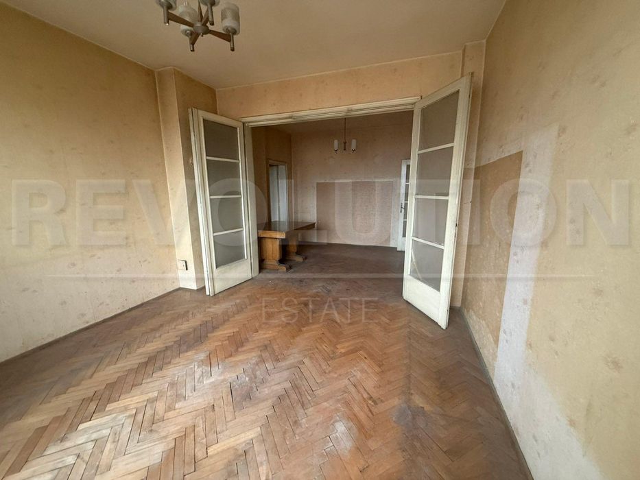 Продава се Тристаен апартамент в София, Център - 85 кв.м за 1500 €/кв.м - Снимка #2