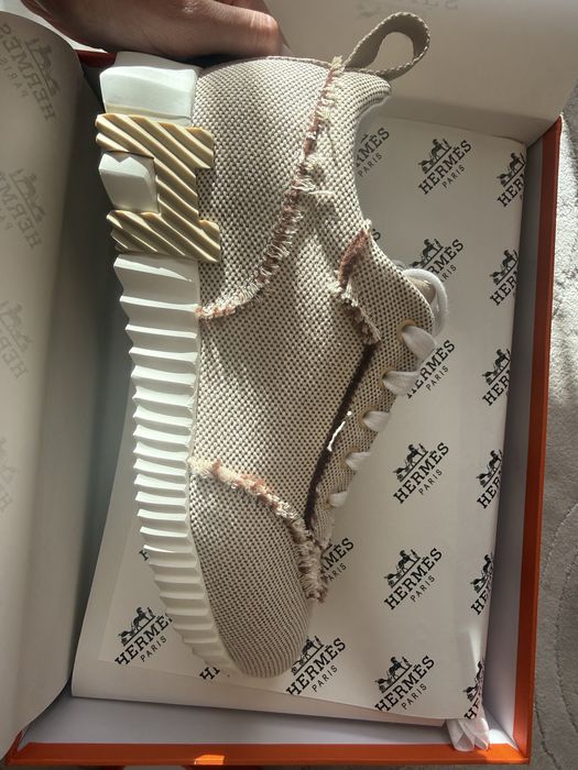 Hermes сникърси.