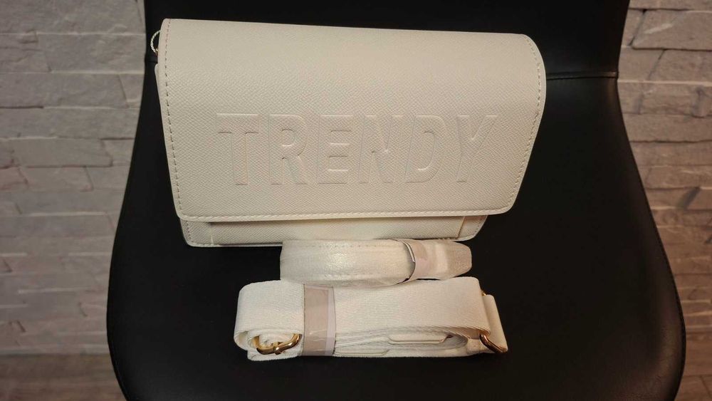 Чанта през рамо бяла