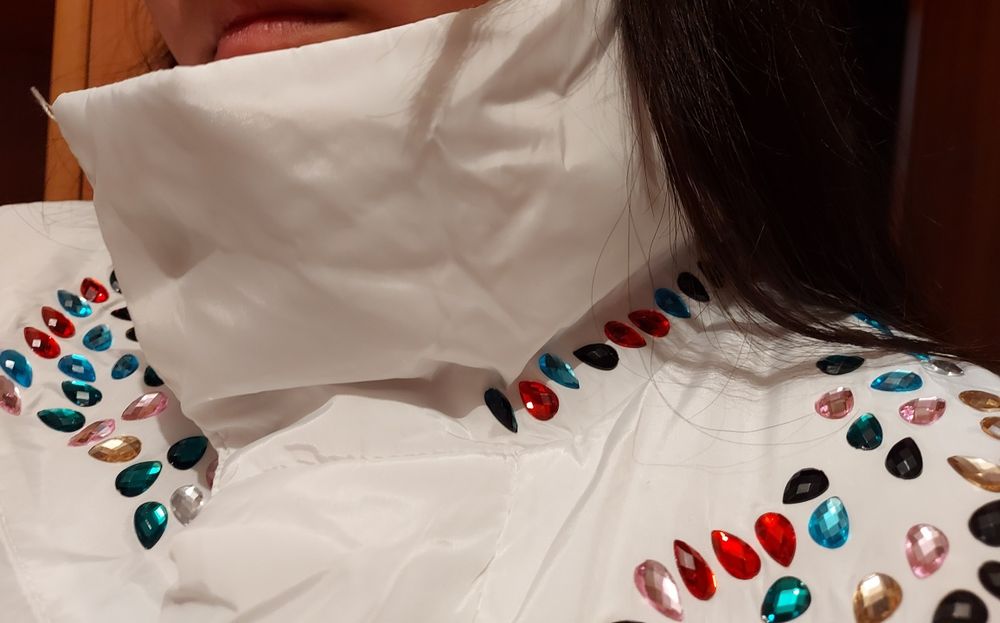 Продам новую куртку на девочку