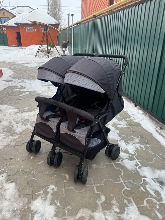 Продается двухместная коляска