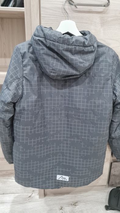 продам куртку на мальчика