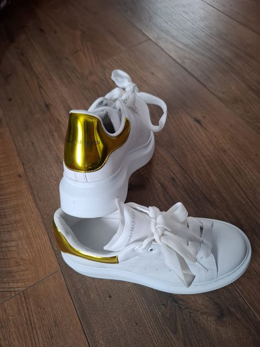 Alexander McQueen  Teniși supradimensionați din piele ORIGINALI
Teniși