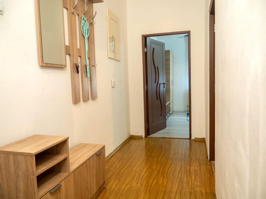 Vand apartament cu 2 camere