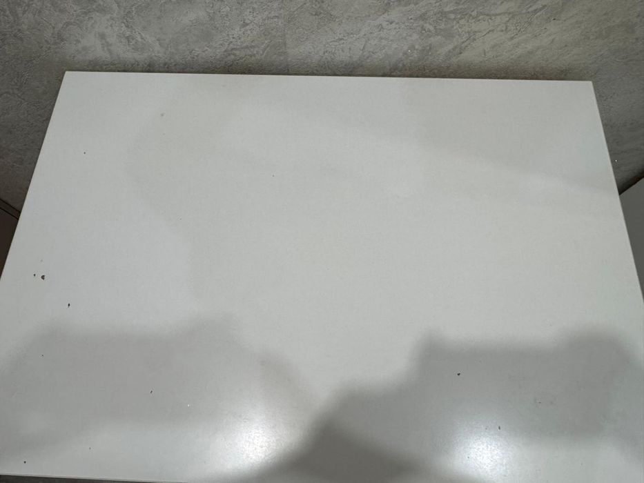 Продаю два стола ikea