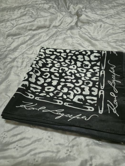 Черно-бял елегантен шал Karl Lagerfeld