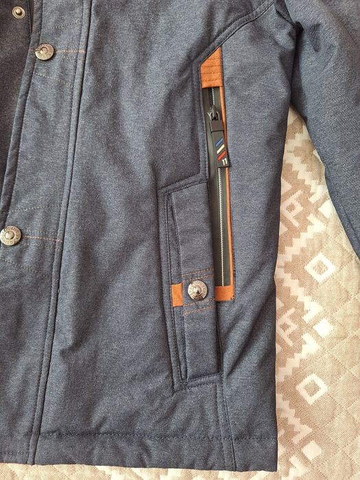 Продам осеннюю куртку для мальчика