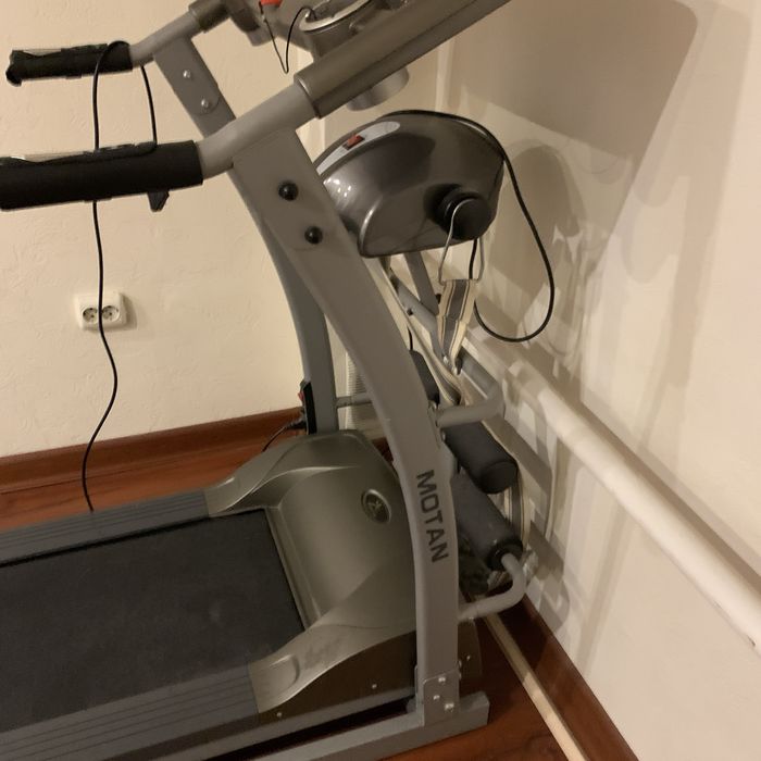 Продам срочно беговую дорожку