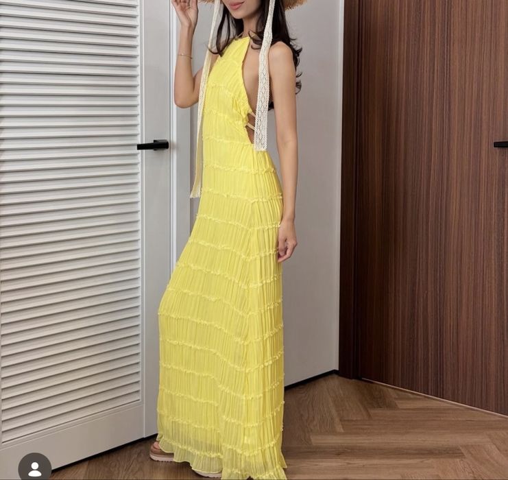 Желтое пляжное платье