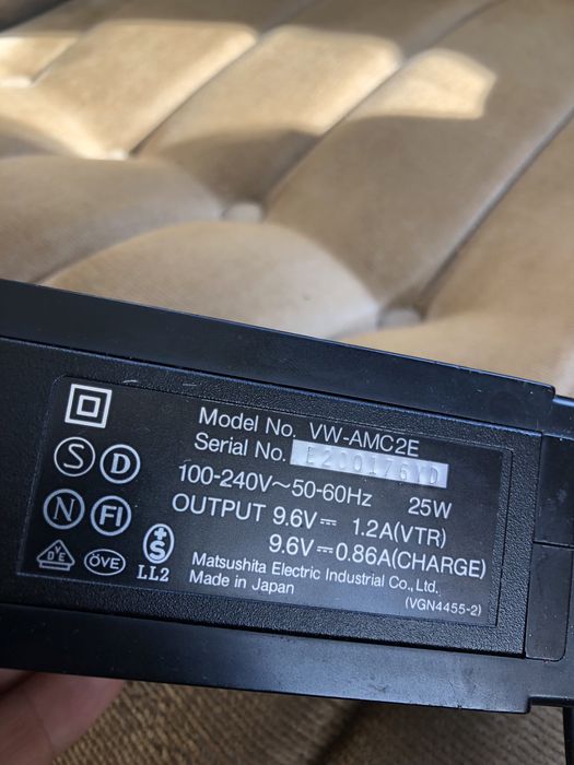 Panasonic зарядно / адаптор