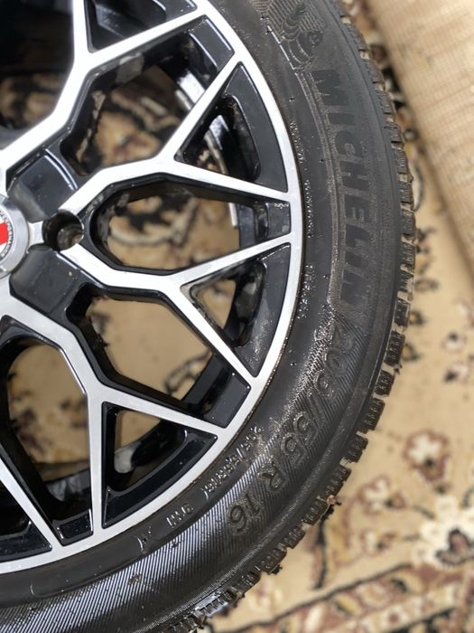 в прлдаже комплект шин michelin и дисков xlr8 в отличнои состоянии