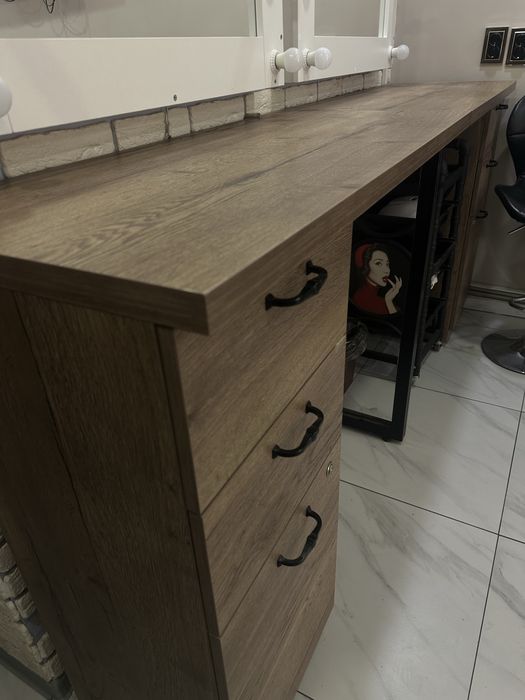 Стол для визажистов с зеркалом