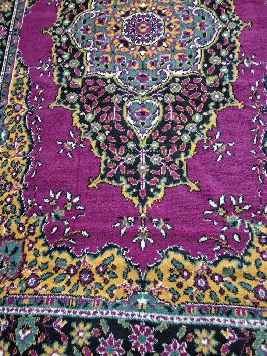 Персийски лилав килим