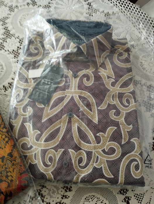 Риза от оригинален Батик Индонезия