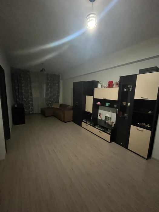 Închiriez garsonieră