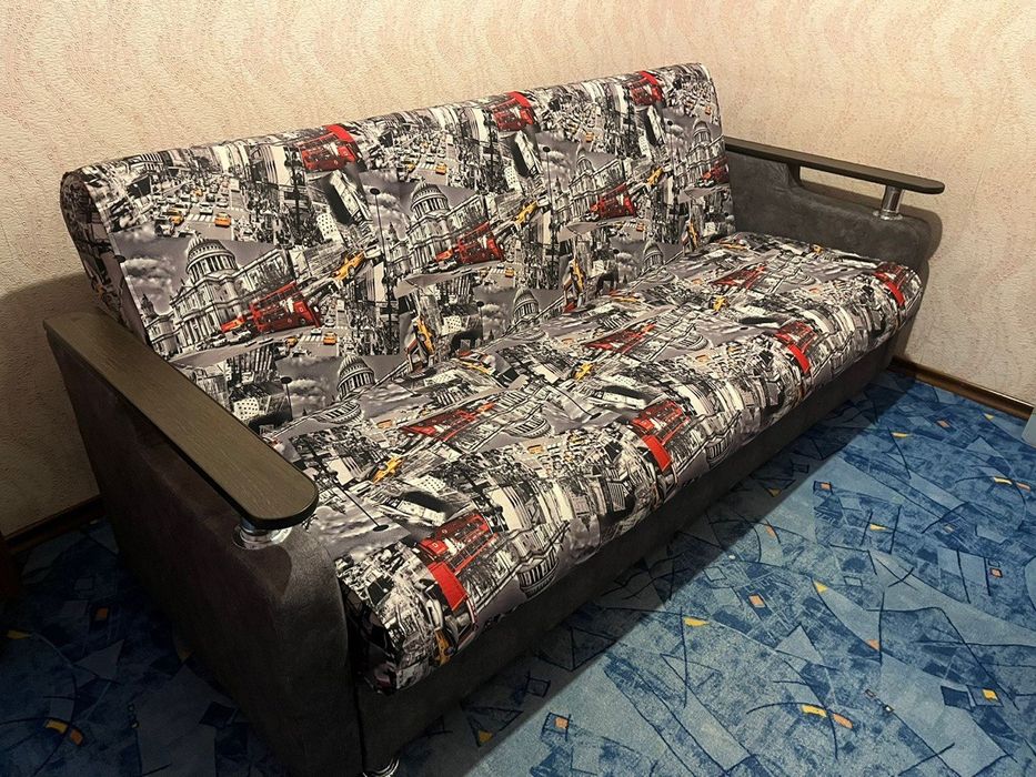 Срочно продам диван в отличном состоянии