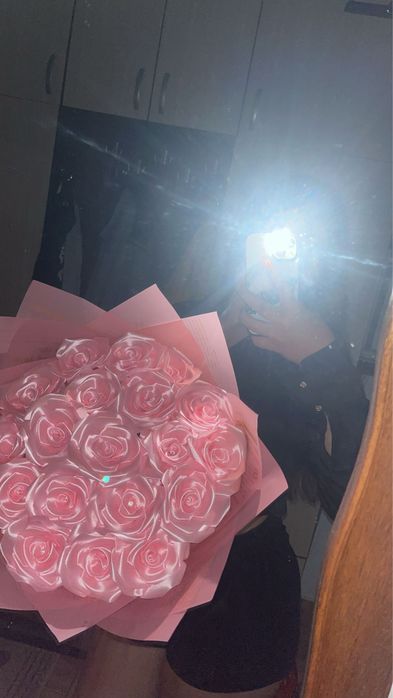 buchet 19 trandafiri din satin